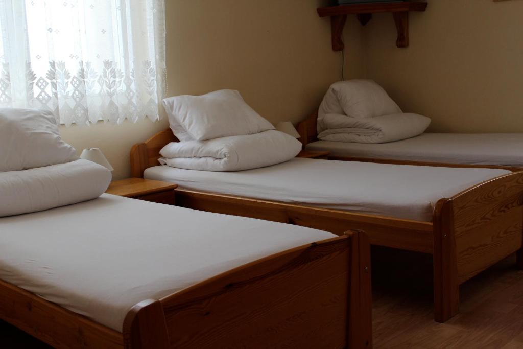 Penzion Lucs Heľpa Rom bilde